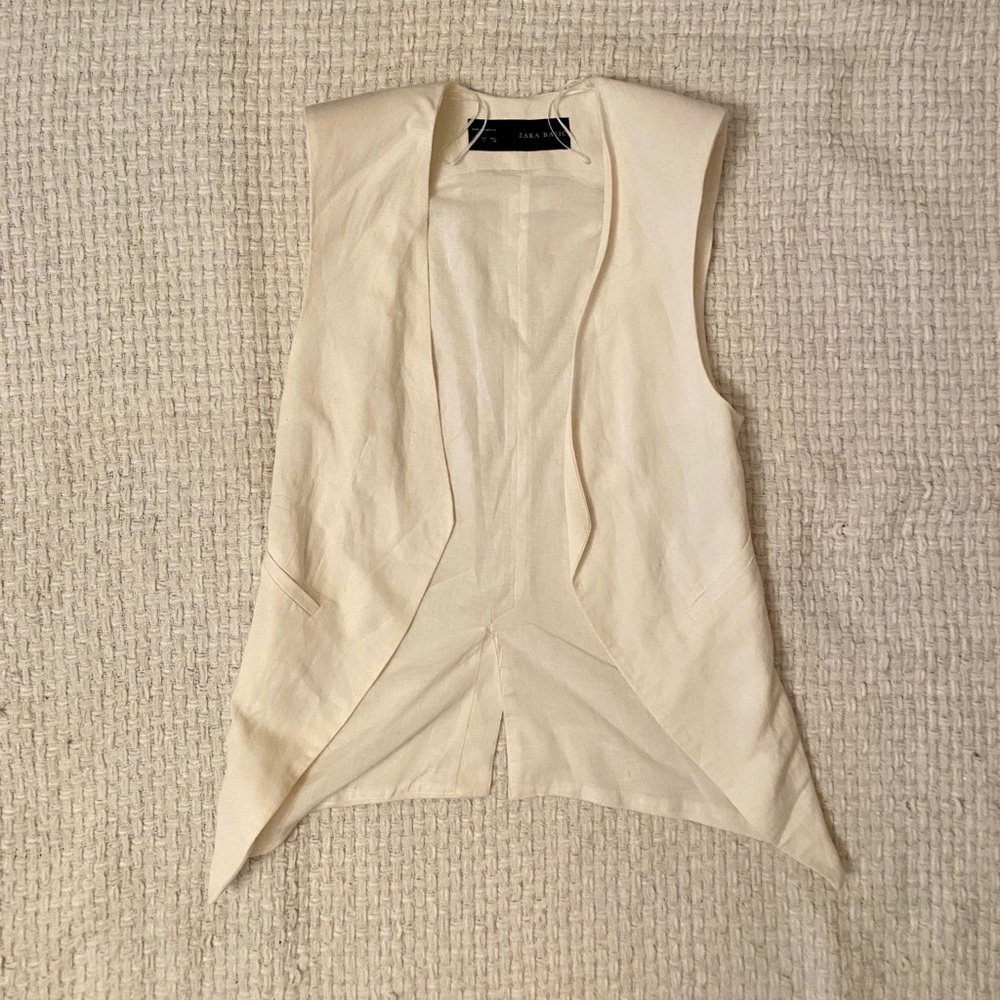 ZARA | Padded shoulder vest